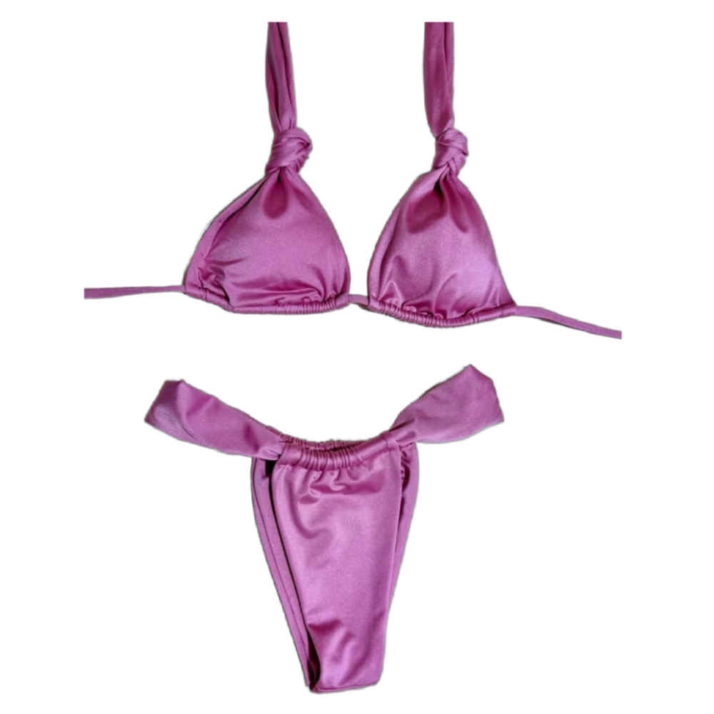 Bikini de dos piezas color rosa palo satinado con detalles de nudos en el top y bottom de tiro alto COCCO SWIM.